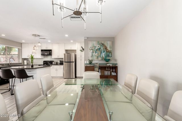 402 E MORROW Drive, Phoenix, AZ 85024