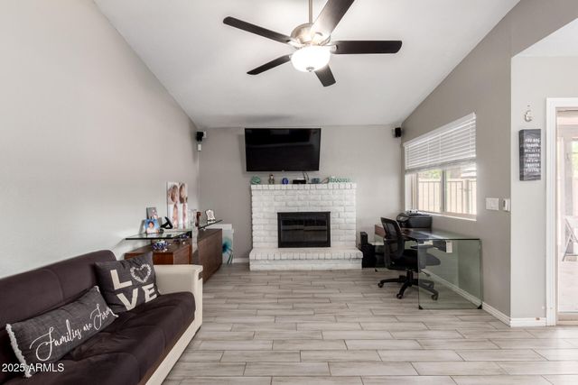 402 E MORROW Drive, Phoenix, AZ 85024