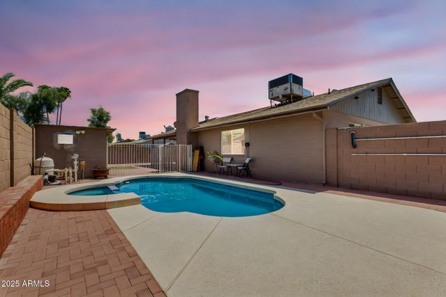 402 E MORROW Drive, Phoenix, AZ 85024