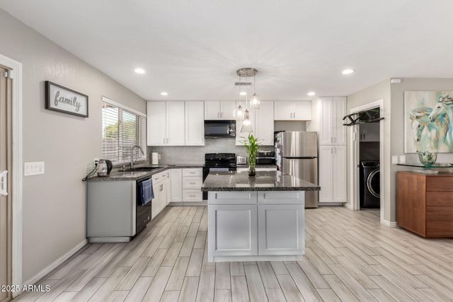 402 E MORROW Drive, Phoenix, AZ 85024