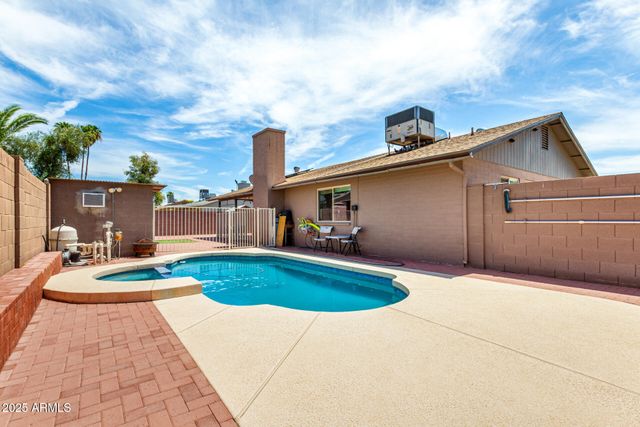 402 E MORROW Drive, Phoenix, AZ 85024