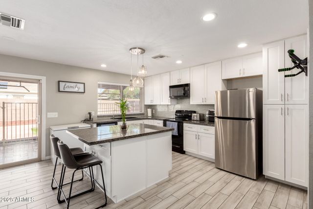 402 E MORROW Drive, Phoenix, AZ 85024