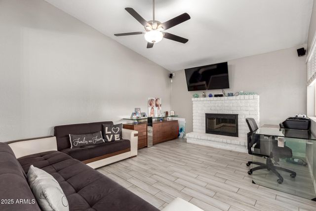 402 E MORROW Drive, Phoenix, AZ 85024