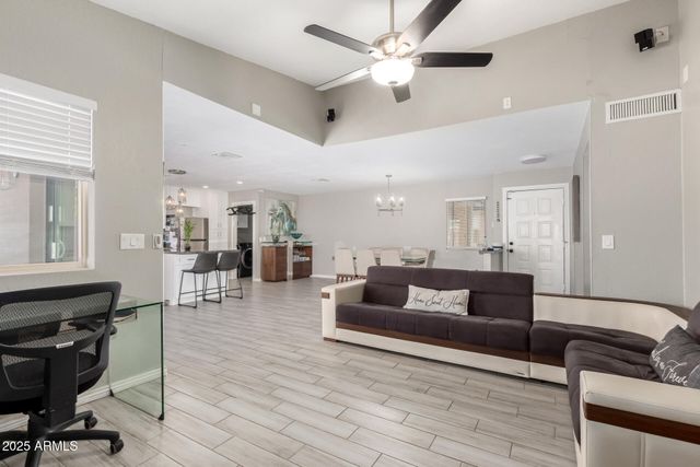 402 E MORROW Drive, Phoenix, AZ 85024