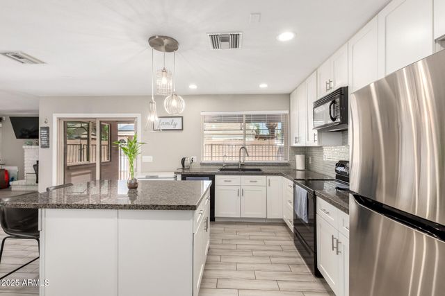 402 E MORROW Drive, Phoenix, AZ 85024