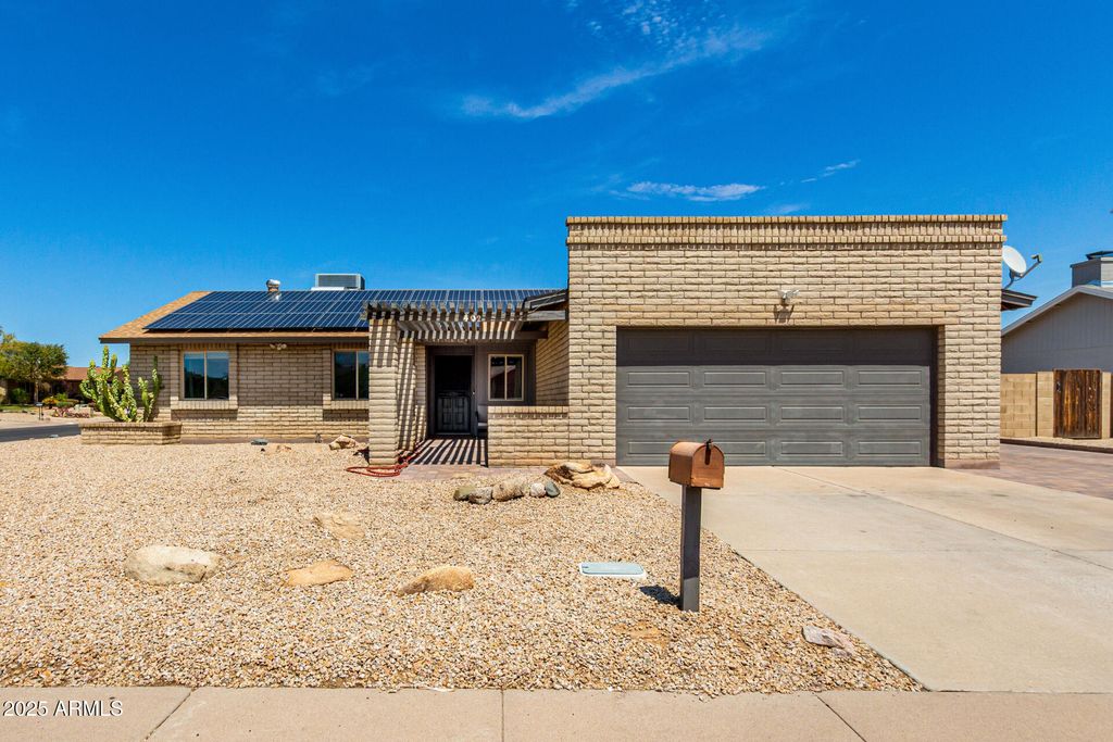 402 E MORROW Drive, Phoenix, AZ 85024