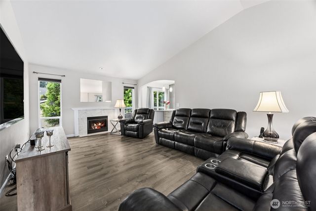 6910 147th Street Ct E, Puyallup, WA 98375