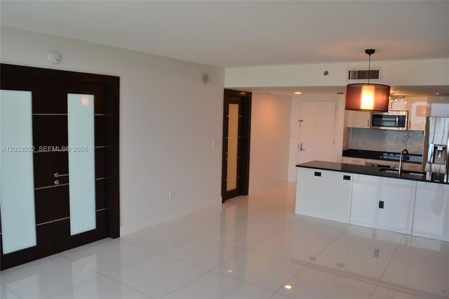 50 Biscayne Boulevard 1408, Miami, FL 33132