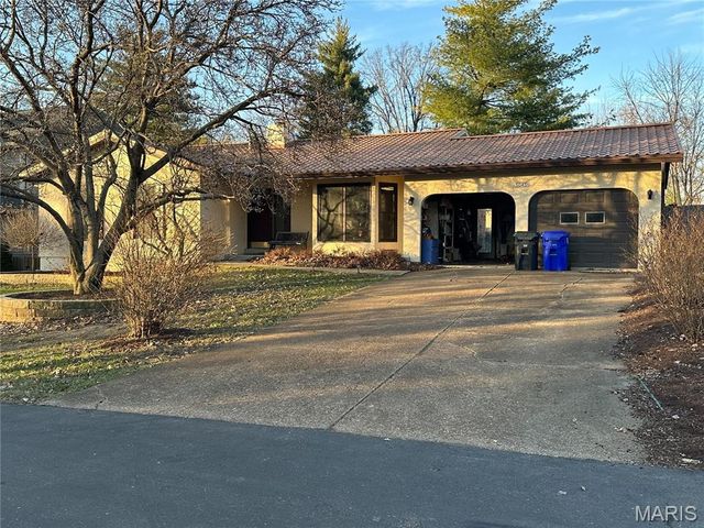 10435 Lylewood Drive, St Louis, MO 63131