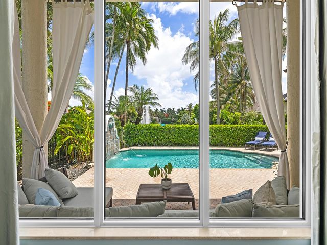 10787 Blue Palm Street, Plantation, FL 33324