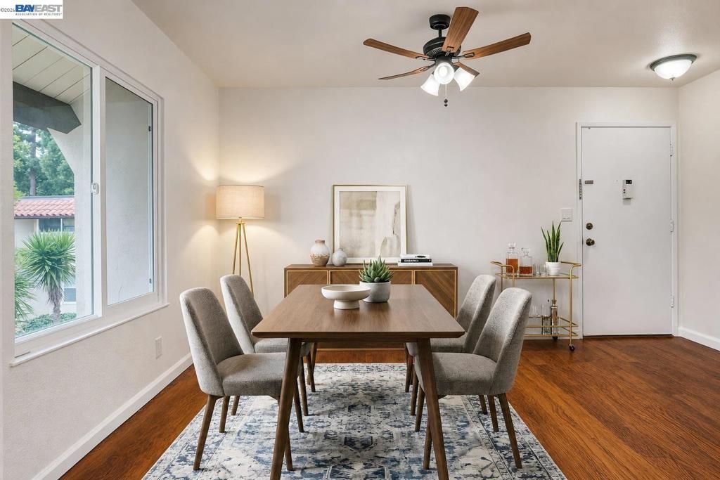 Image 12 of property listing at 975 Murrieta Blve 24, Livermore, CA 94550
