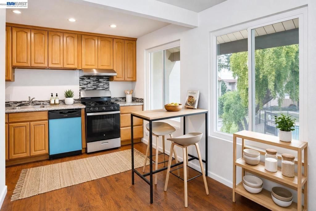 Image 13 of property listing at 975 Murrieta Blve 24, Livermore, CA 94550