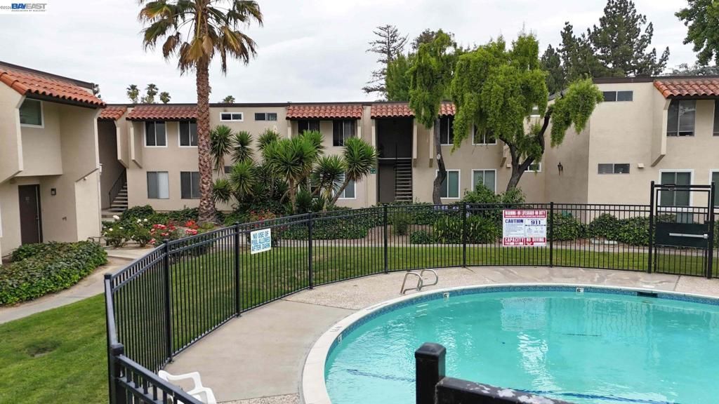 Image 20 of property listing at 975 Murrieta Blve 24, Livermore, CA 94550