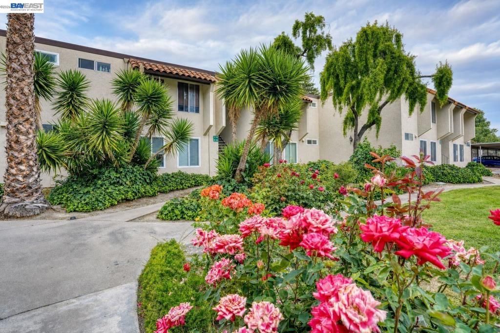 Image 22 of property listing at 975 Murrieta Blve 24, Livermore, CA 94550