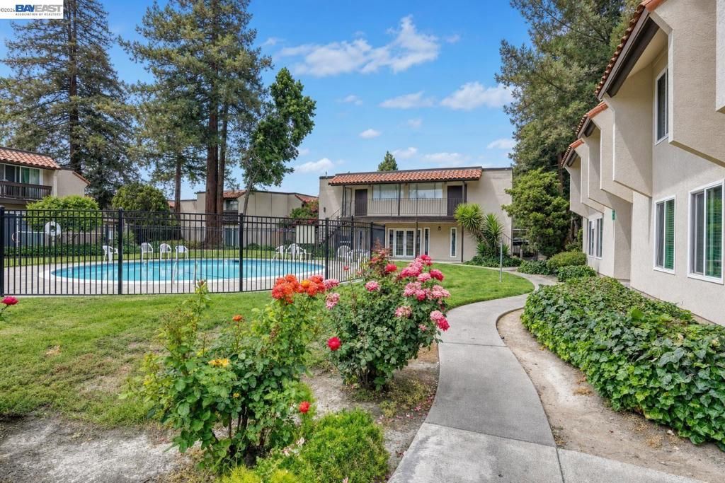 Image 24 of property listing at 975 Murrieta Blve 24, Livermore, CA 94550