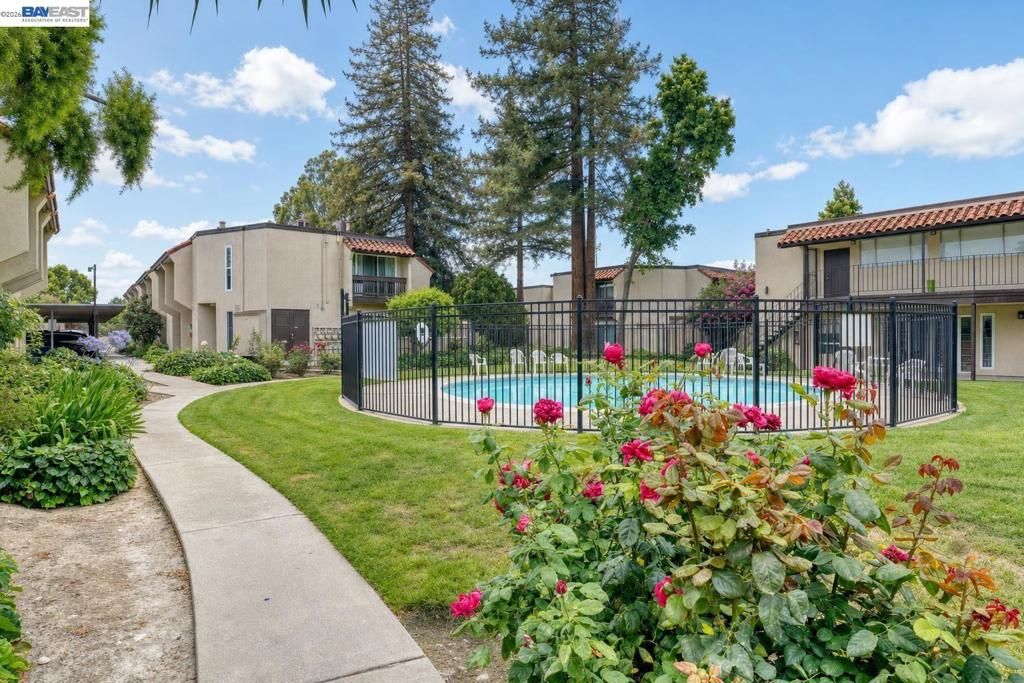 Image 26 of property listing at 975 Murrieta Blve 24, Livermore, CA 94550