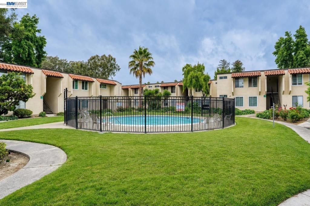 Image 38 of property listing at 975 Murrieta Blve 24, Livermore, CA 94550