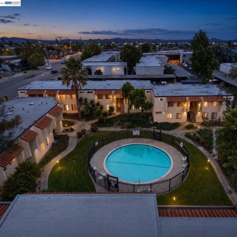 Image 5 of property listing at 975 Murrieta Blve 24, Livermore, CA 94550