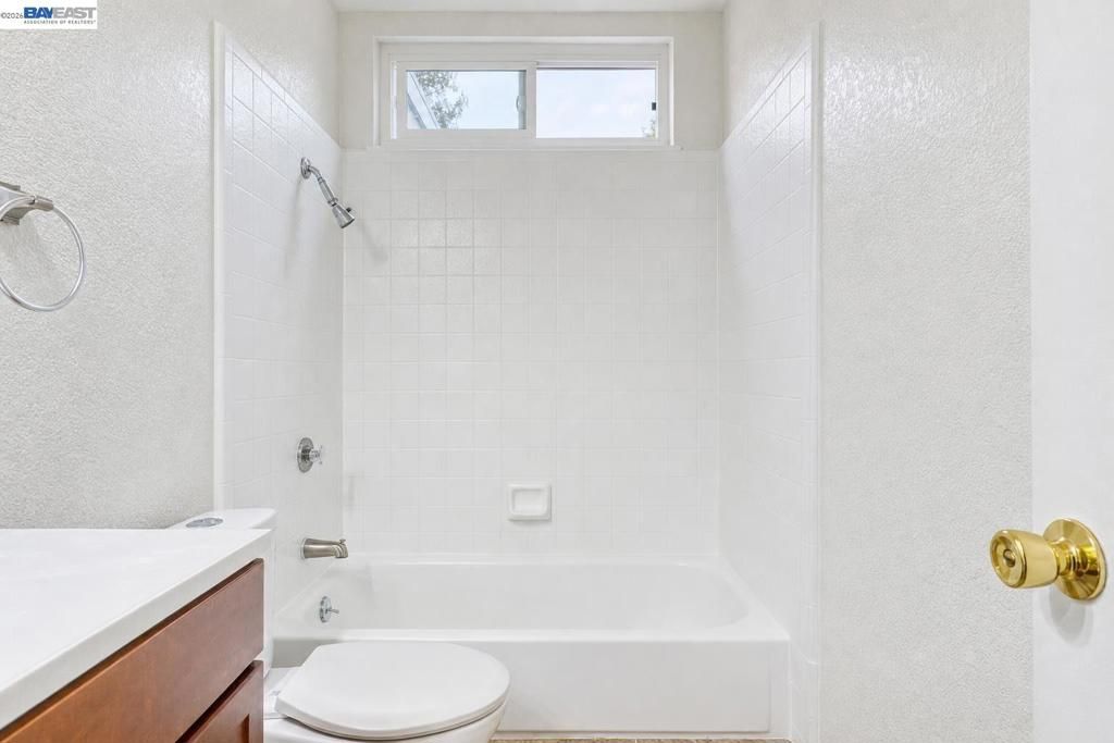 Image 57 of property listing at 975 Murrieta Blve 24, Livermore, CA 94550