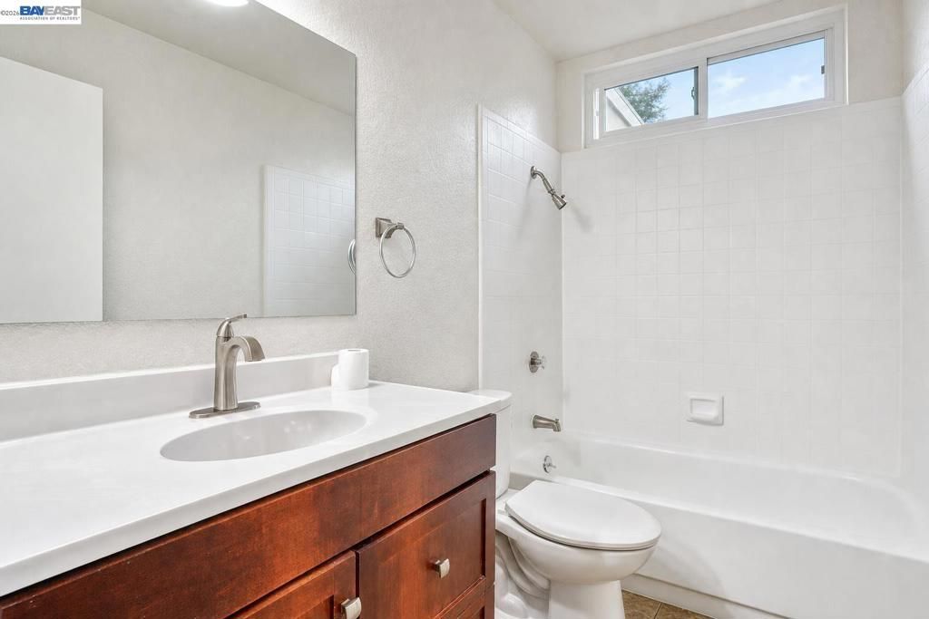 Image 58 of property listing at 975 Murrieta Blve 24, Livermore, CA 94550