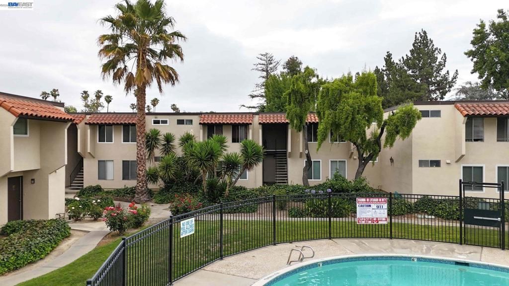Image 6 of property listing at 975 Murrieta Blve 24, Livermore, CA 94550
