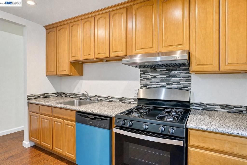 Image 65 of property listing at 975 Murrieta Blve 24, Livermore, CA 94550