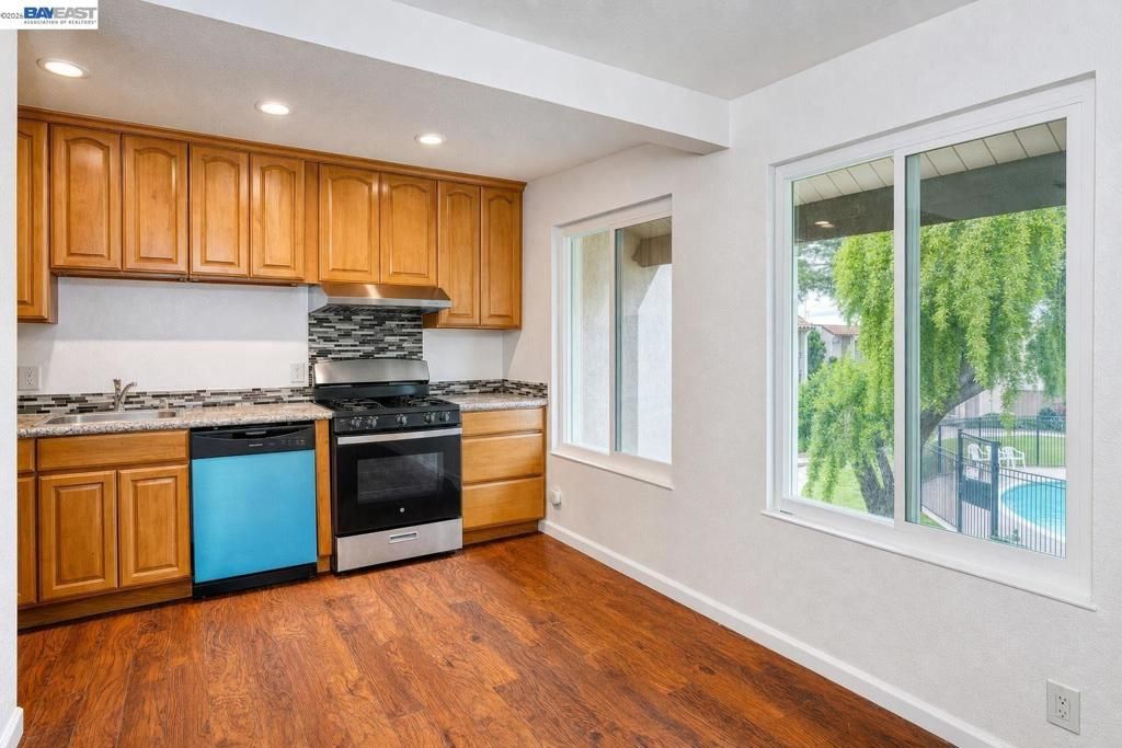 Image 66 of property listing at 975 Murrieta Blve 24, Livermore, CA 94550