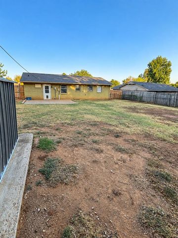 23 Seneca Drive, Shawnee, OK 74801