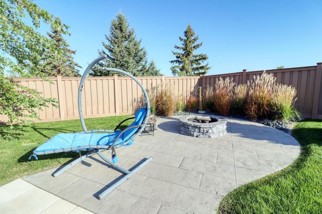 2607 Mcleod Drive E, West Fargo, ND 58078