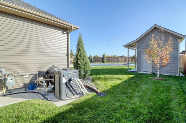 2607 Mcleod Drive E, West Fargo, ND 58078