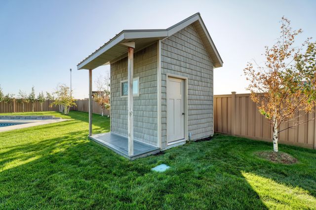 2607 Mcleod Drive E, West Fargo, ND 58078