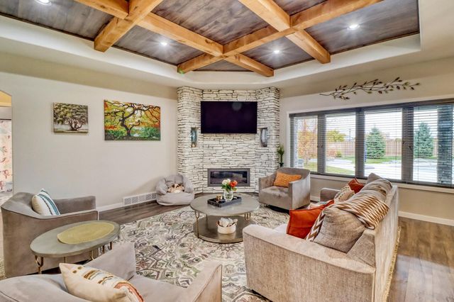 2607 Mcleod Drive E, West Fargo, ND 58078