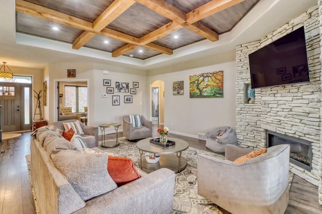 2607 Mcleod Drive E, West Fargo, ND 58078