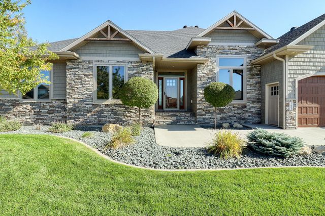 2607 Mcleod Drive E, West Fargo, ND 58078