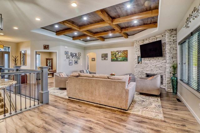 2607 Mcleod Drive E, West Fargo, ND 58078