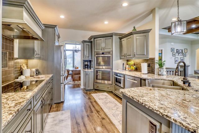 2607 Mcleod Drive E, West Fargo, ND 58078