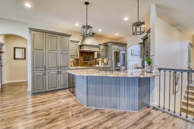 2607 Mcleod Drive E, West Fargo, ND 58078