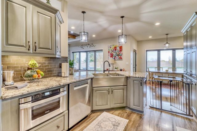 2607 Mcleod Drive E, West Fargo, ND 58078