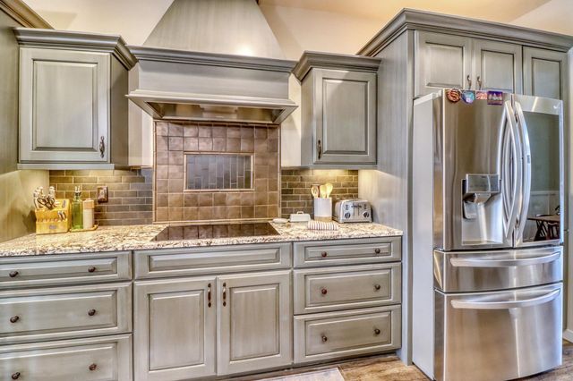 2607 Mcleod Drive E, West Fargo, ND 58078