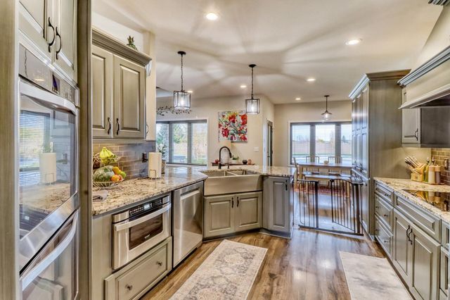 2607 Mcleod Drive E, West Fargo, ND 58078