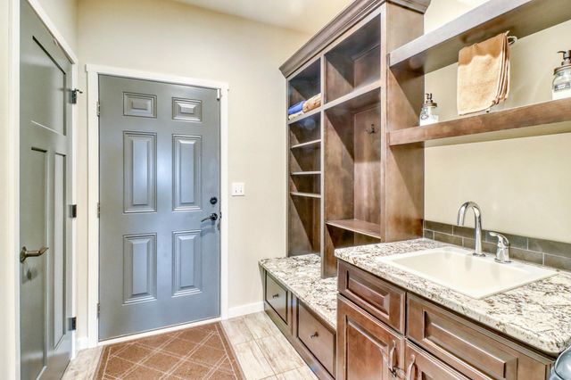 2607 Mcleod Drive E, West Fargo, ND 58078