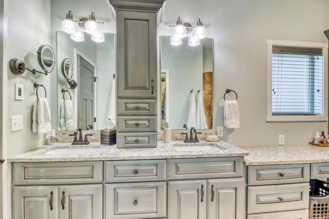 2607 Mcleod Drive E, West Fargo, ND 58078