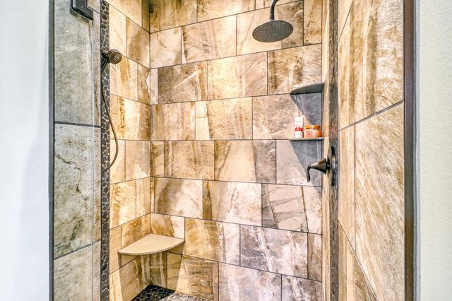 2607 Mcleod Drive E, West Fargo, ND 58078