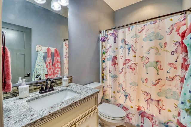 2607 Mcleod Drive E, West Fargo, ND 58078