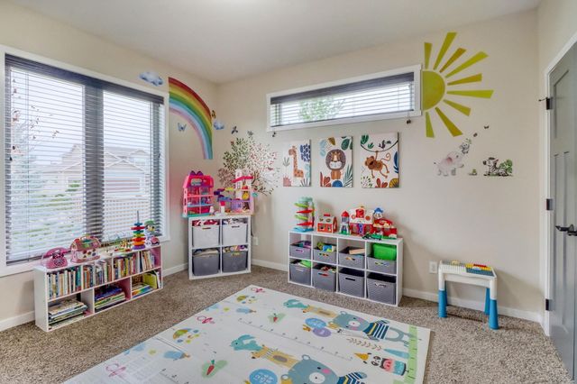 2607 Mcleod Drive E, West Fargo, ND 58078