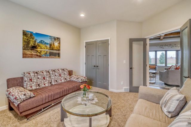 2607 Mcleod Drive E, West Fargo, ND 58078