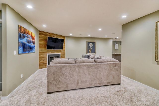 2607 Mcleod Drive E, West Fargo, ND 58078