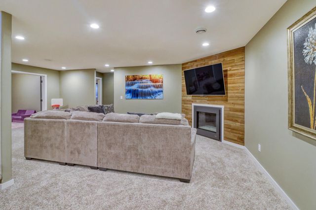 2607 Mcleod Drive E, West Fargo, ND 58078