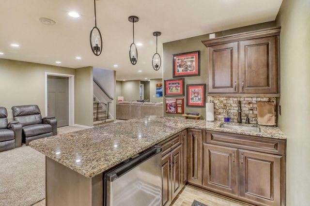 2607 Mcleod Drive E, West Fargo, ND 58078