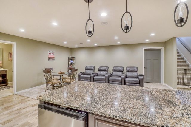 2607 Mcleod Drive E, West Fargo, ND 58078